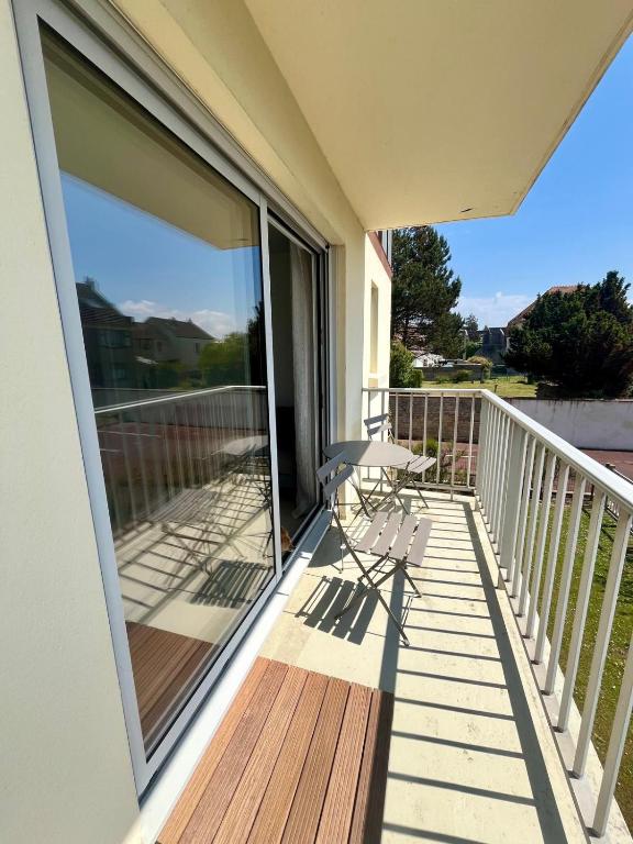 Balcon plein sud vue mer Luc-sur-Mer