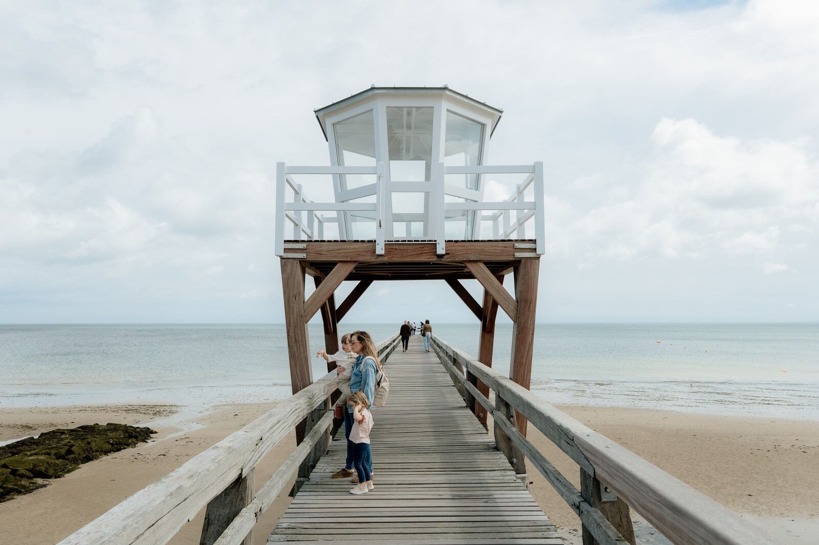 Jetée de Luc-sur-Mer au soleil couchant